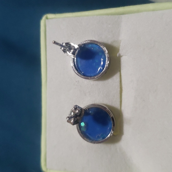 Earings - Picture 3 of 4